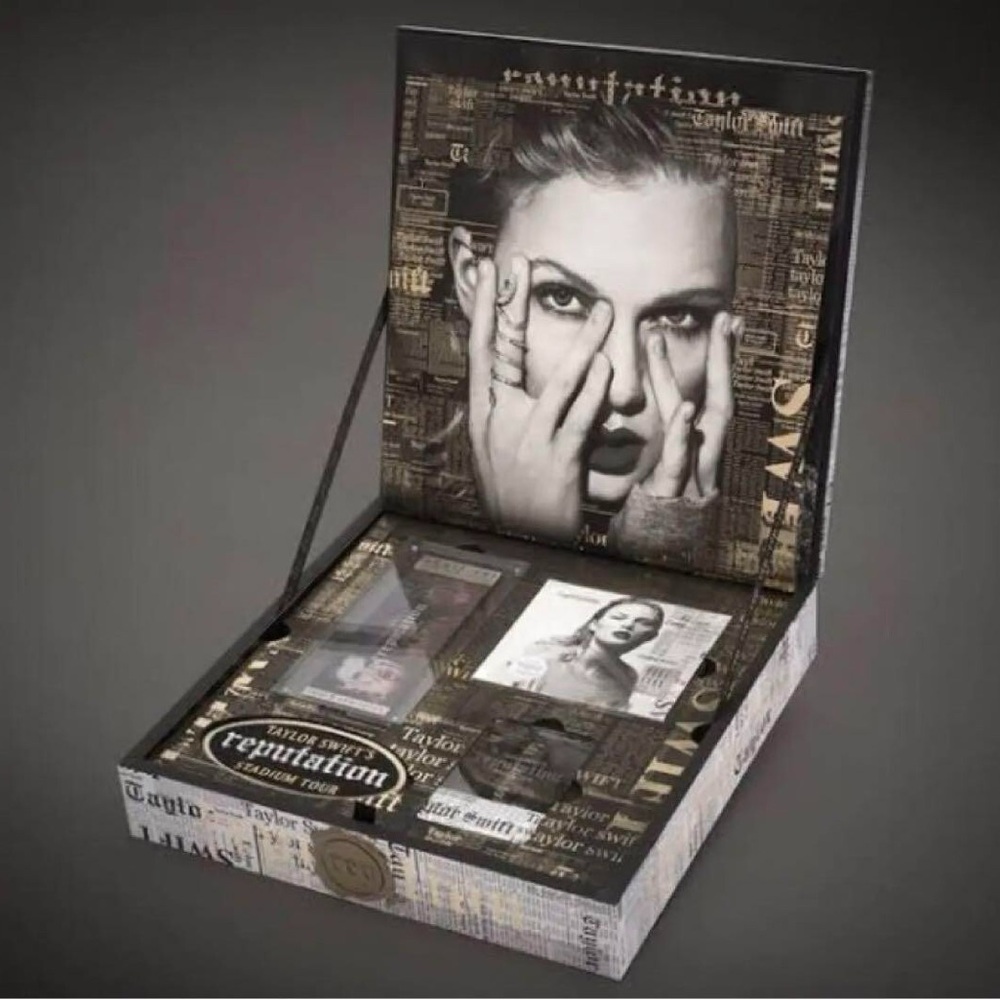 Taylor Swift 2018 Merch: Reputation Stadium Tour VIP Ticket Collectors Box
